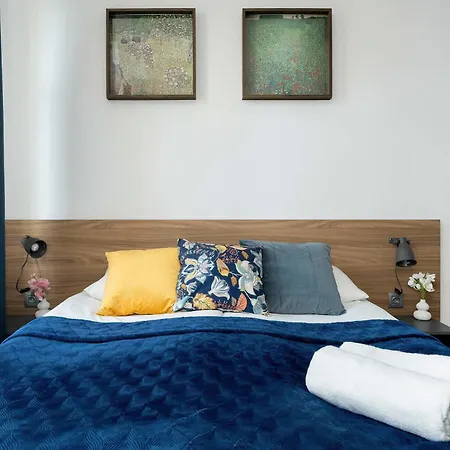 Modern Very Berry In The Centre Of By Renters דירה פוזנן