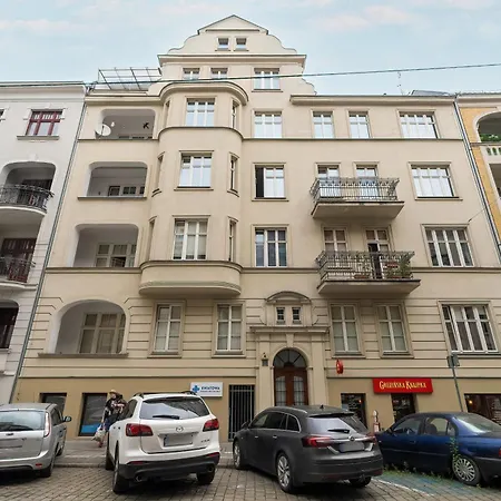 Modern Very Berry In The Centre Of By Renters פוזנן