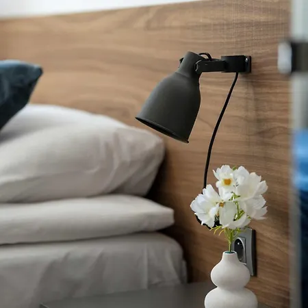 아파트 Modern Very Berry In The Centre Of By Renters