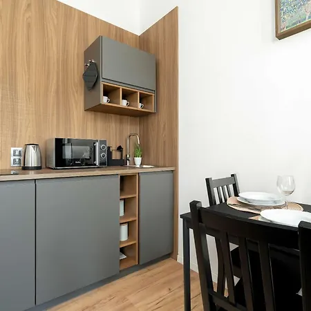 Modern Very Berry In The Centre Of By Renters