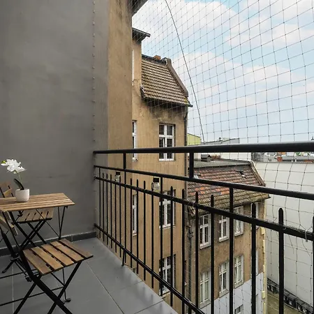 Modern Very Berry In The Centre Of By Renters Lejlighed *