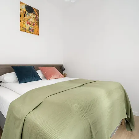 Lejlighed Modern Very Berry In The Centre Of By Renters