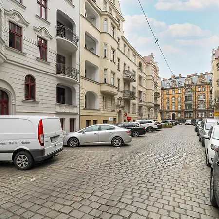 아파트 Modern Very Berry In The Centre Of By Renters 포즈난