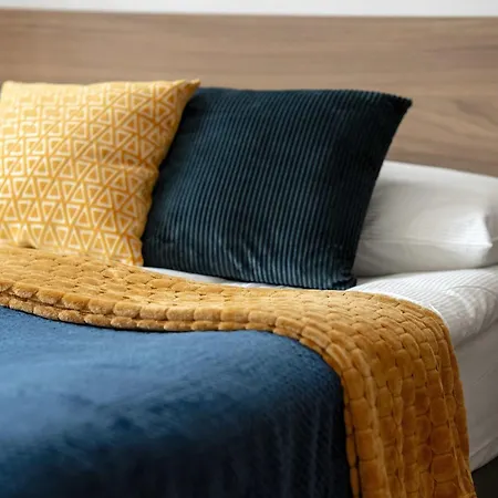 Modern Very Berry In The Centre Of By Renters * 포즈난