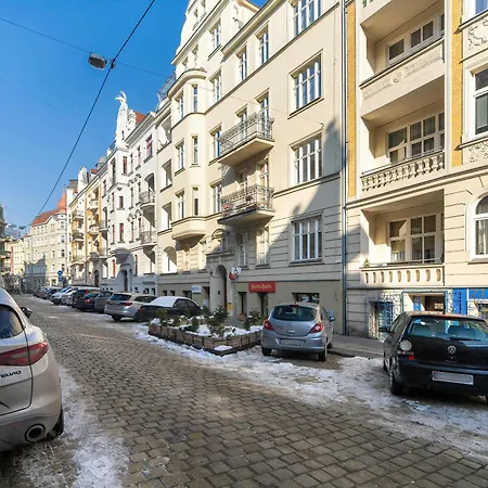 Modern Very Berry In The Centre Of By Renters Daire Poznan