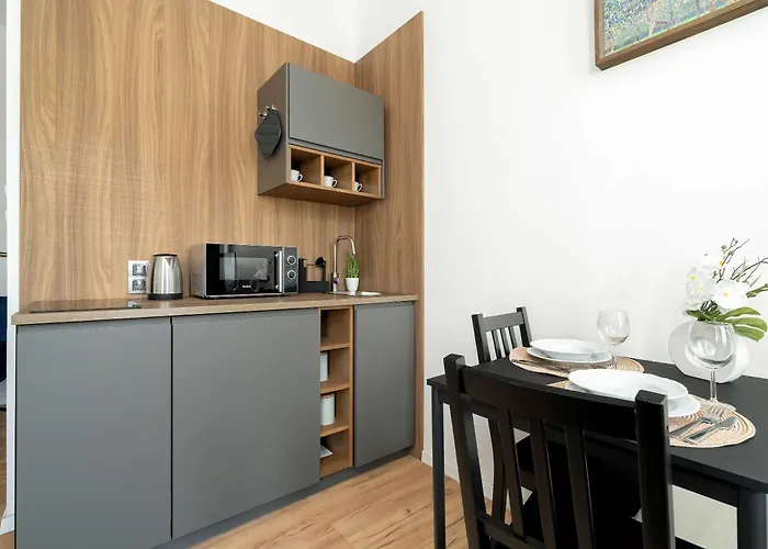 Modern Very Berry In The Centre Of By Renters