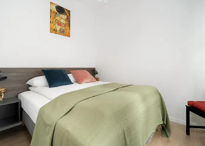 Apartment Modern Very Berry In The Centre Of By Renters