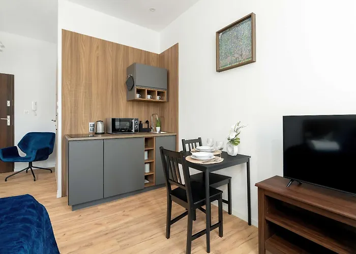 Modern Very Berry In The Centre Of By Renters Daire