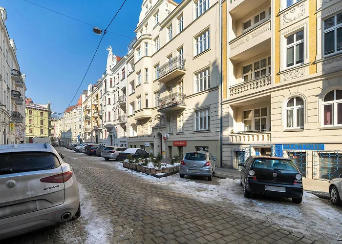 Modern Very Berry In The Centre Of By Renters Daire Poznan